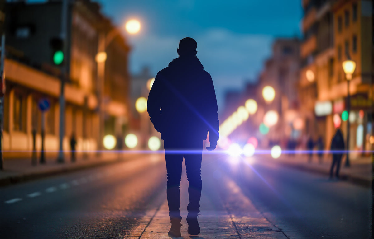 Headphones at Dusk: When to Switch to Transparency Mode and When to Take Them Off